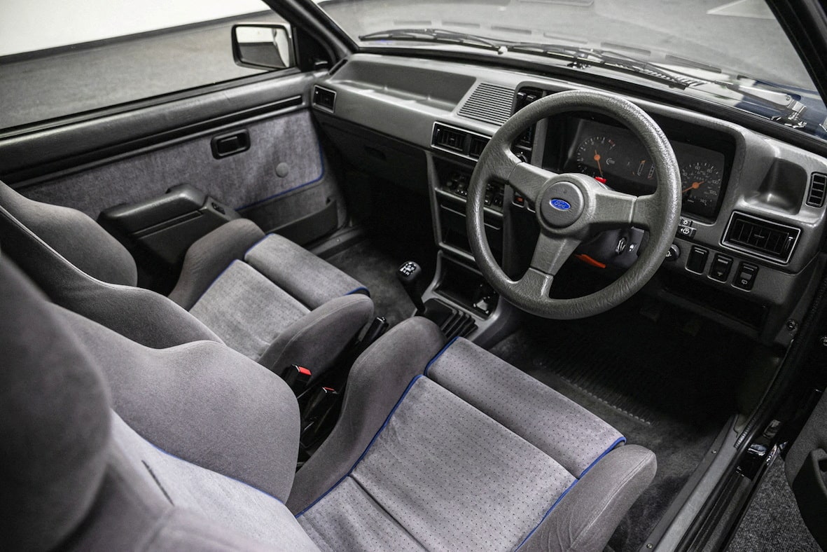 Interiér vozu Ford Escort z roku 1985, který řídila princezna Diana
