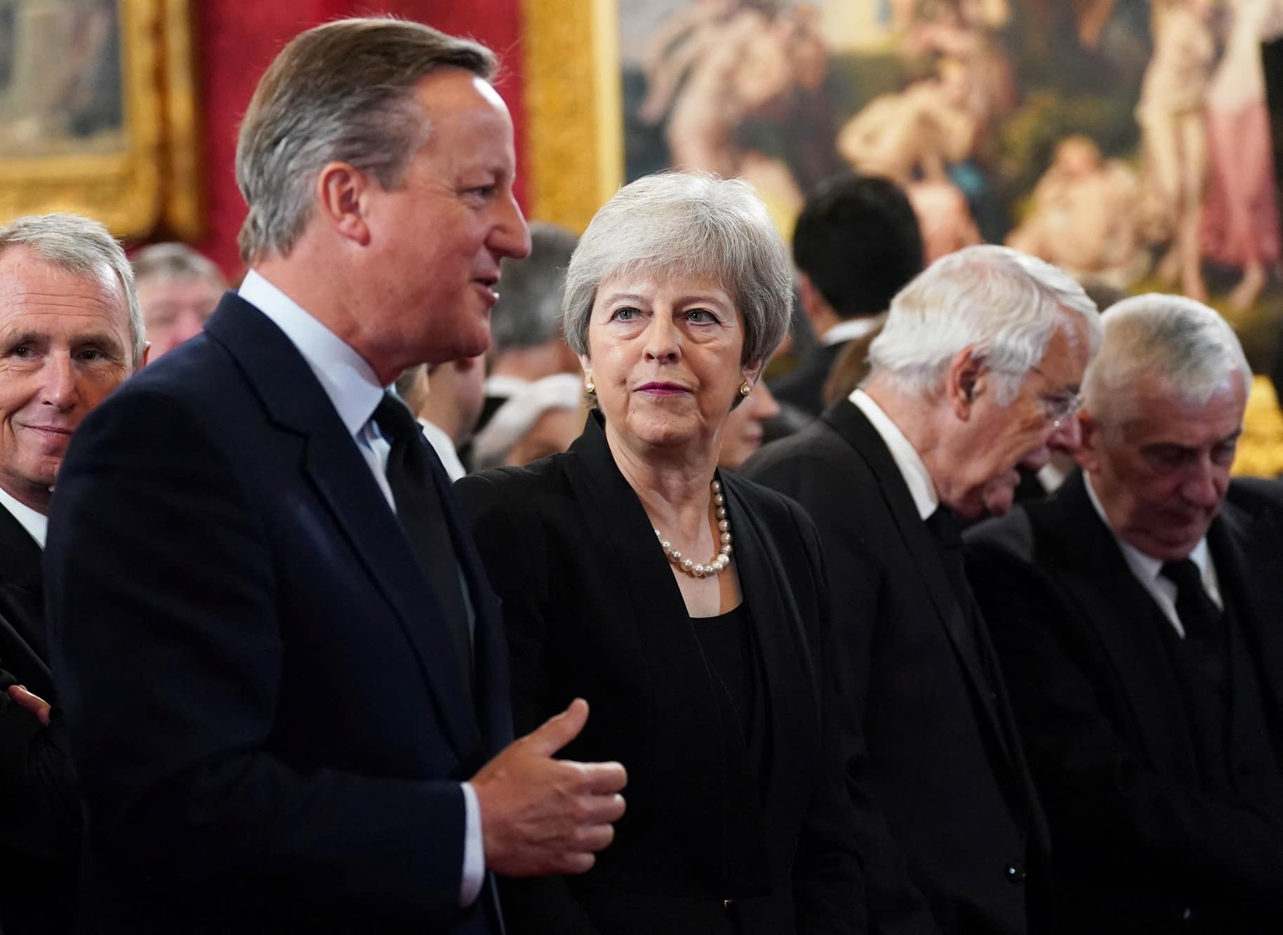 Bývalý premiér David Cameron a bývalá ministerská předsedkyně Theresa May