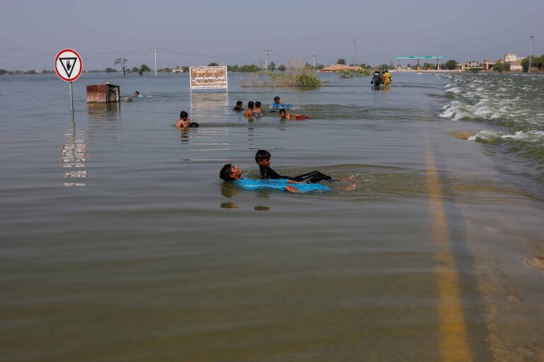 Vědci: Klimatické změny sehrály zásadní roli při záplavách v Pákistánu