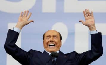 Putin byl k invazi na Ukrajinu donucen lidem a ministry, tvrdí Berlusconi