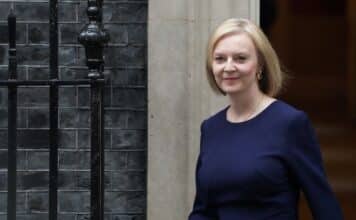 Britská premiérka Liz Truss hájí plánované snížení daní
