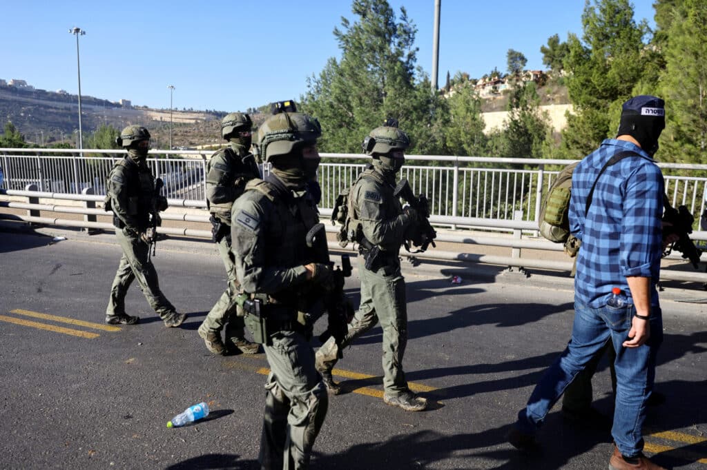 Bezpečnostní síly Izraele prověřují okolí výbuchů 