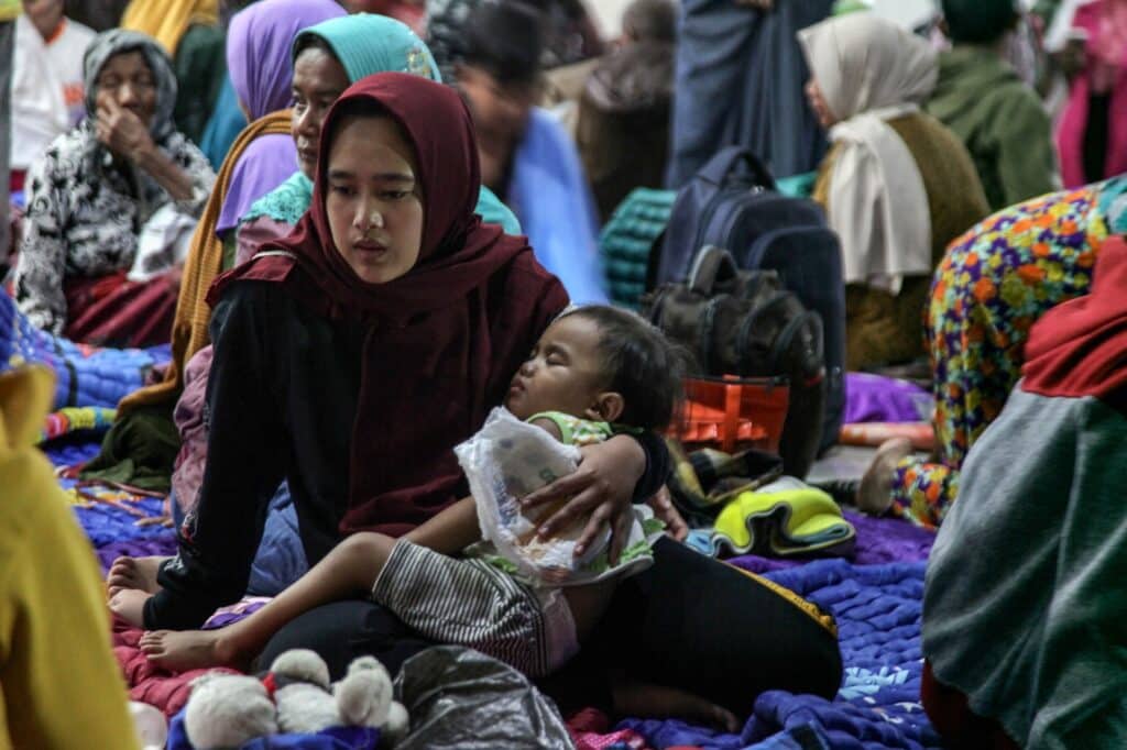 Úřady v souvislostí s výbuchem indonéské sopky evakuovaly 2000 lidí