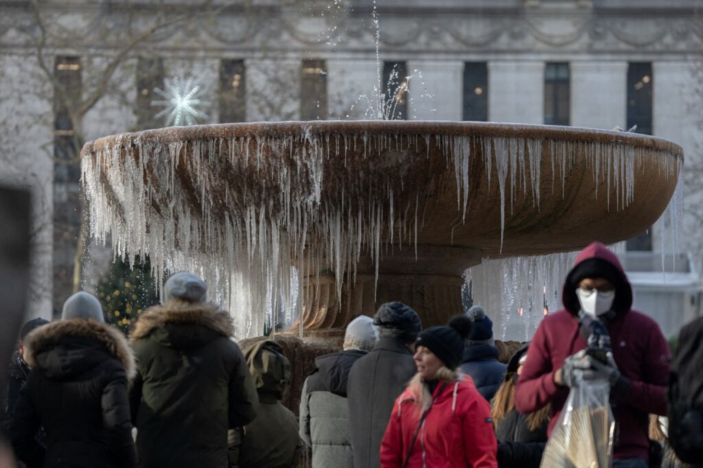 Při arktické bouři mohou teploty klesnout až na minus 40 stupňů Celsia.