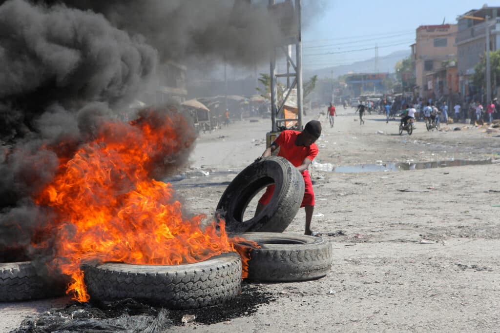 Haiti policisté zaútočili na premiéra letiště