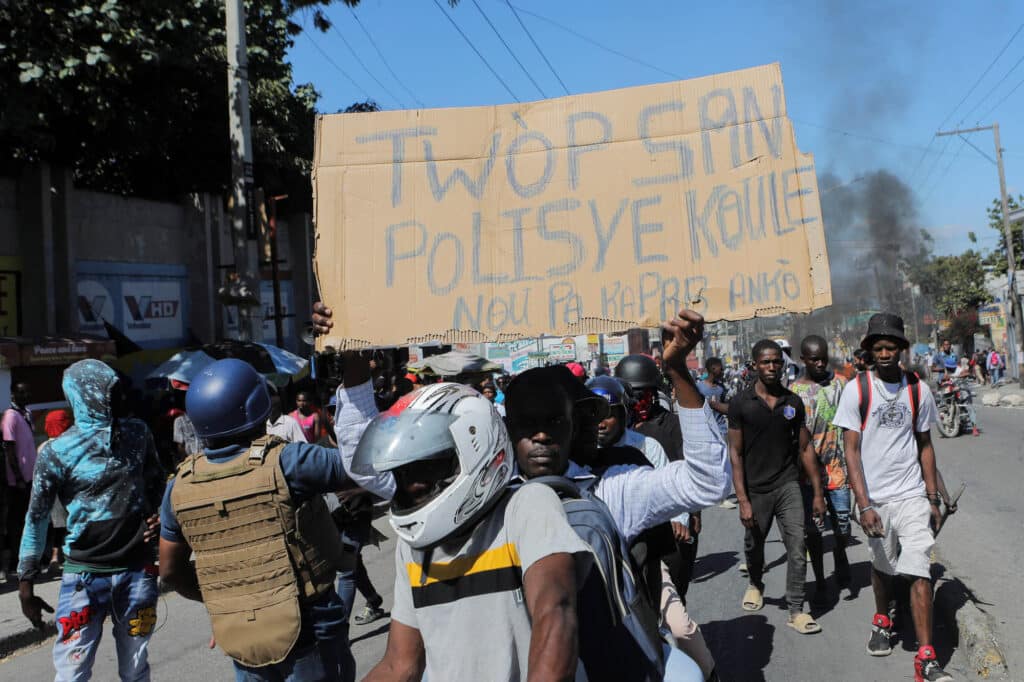 Haiti policisté zaútočili na premiéra letiště