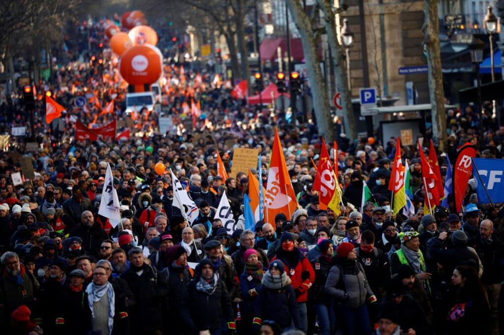 Francouzi protestují proti důchodové reformě