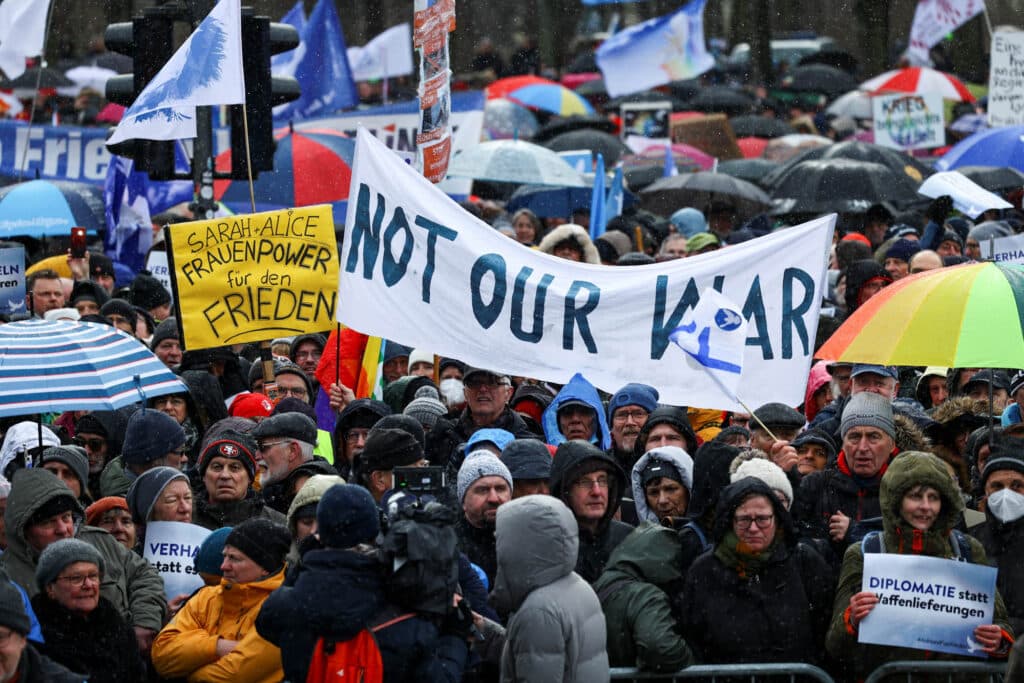 Protest v Berlíně proti vyzbrojování Ukrajiny