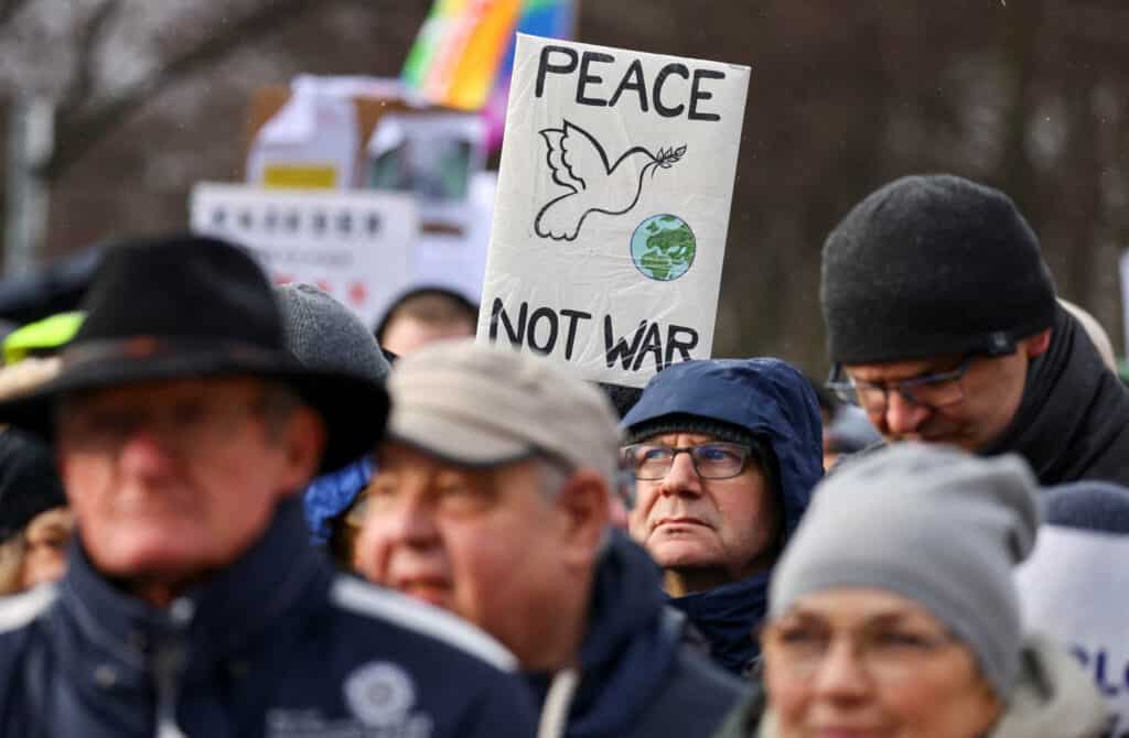 Protest v Berlíně proti vyzbrojování Ukrajiny