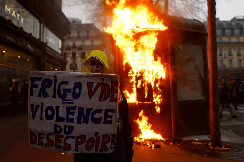 násilí protesty v Paříži důchodová reforma