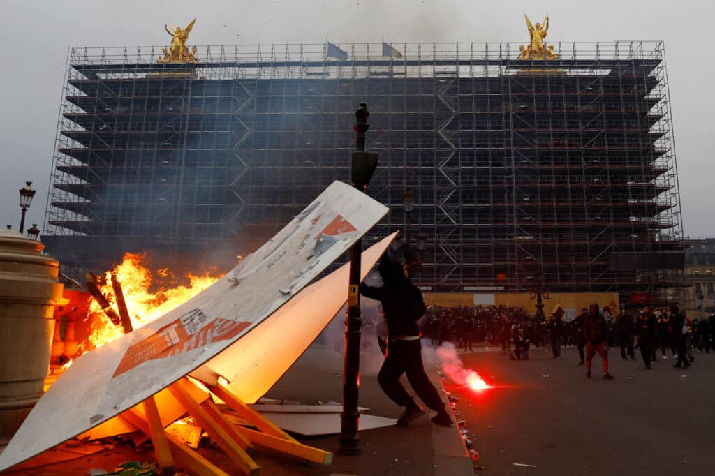 násilí protesty v Paříži důchodová reforma