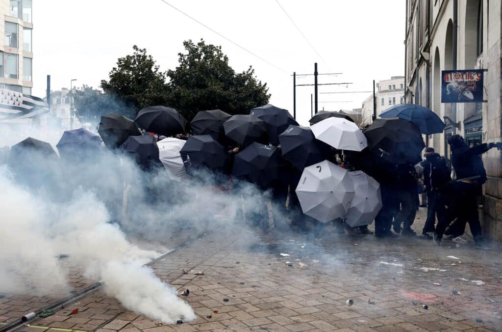 násilí protesty v Paříži důchodová reforma