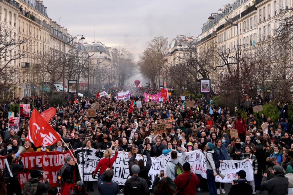 Cestovat do Francie protesty