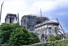 Zdi Notre-Dame vyztužené železem