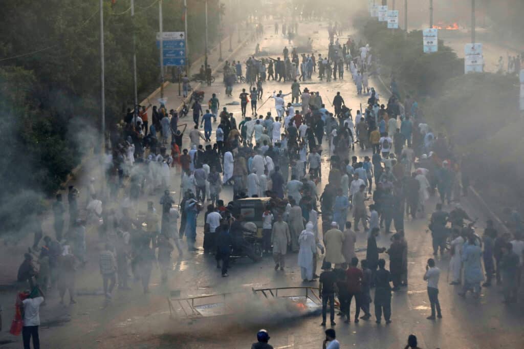 Pákistán Imran Khan zatčen násilí