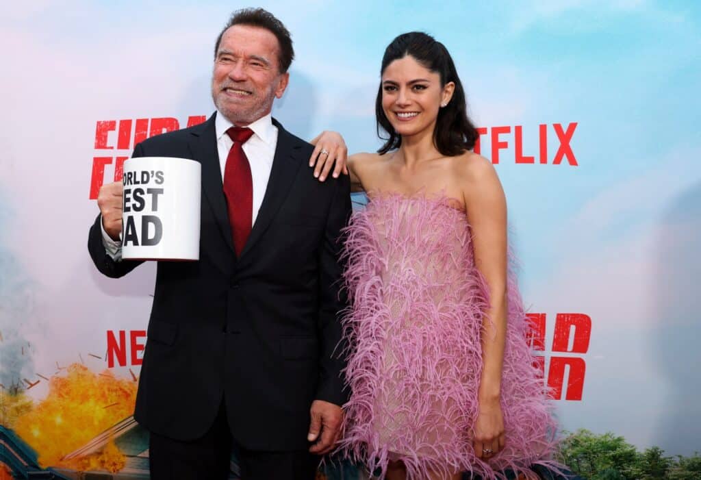 Schwarzenegger (Luke) and Monica Barbaro (Emma) na premiéře