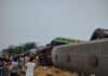 Srážka vlaků v Indii si vyžádala nejméně 50 mrtvých a 400 zraněných