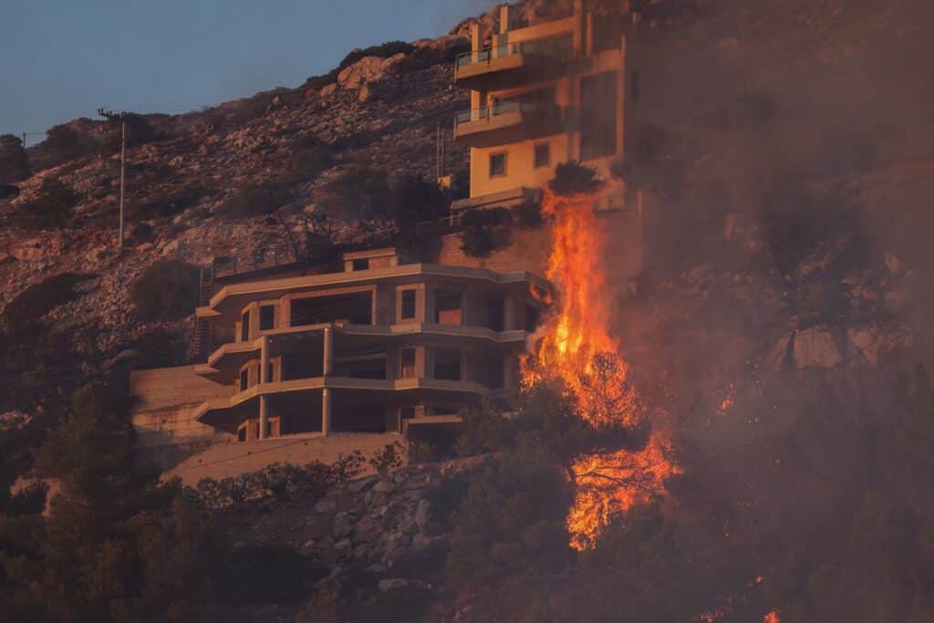 Plameny jižně od Athén, 17. července 2023