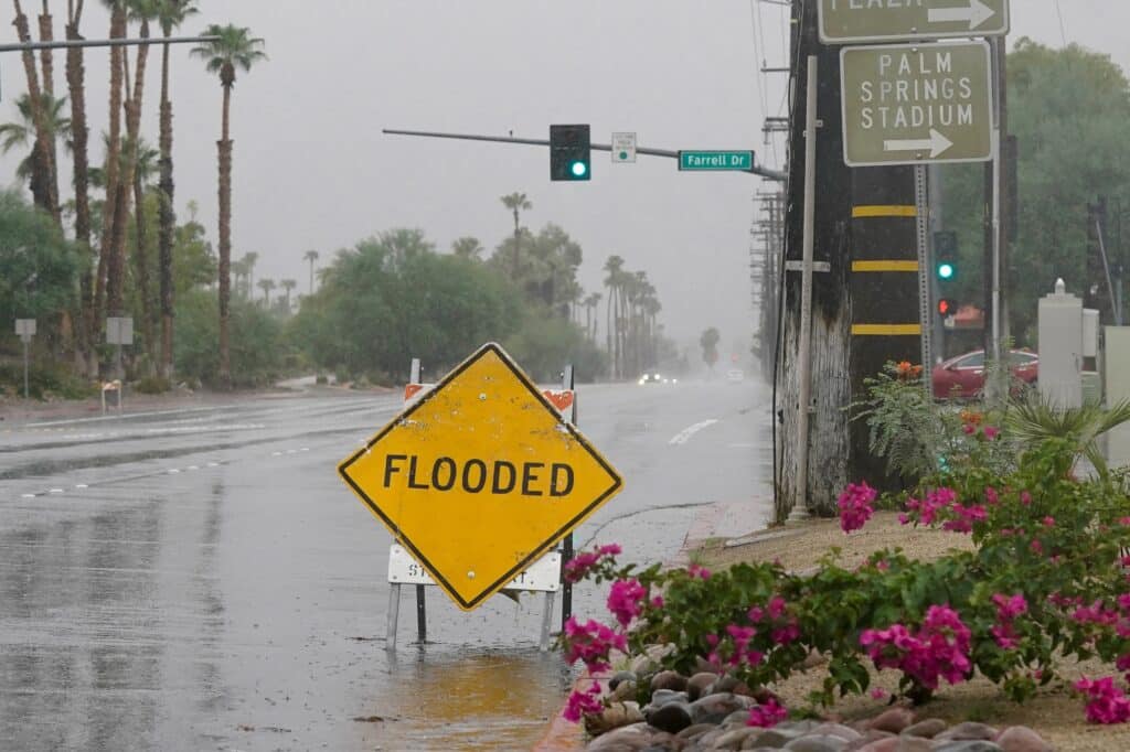 Varovná cedule v Palm Springs