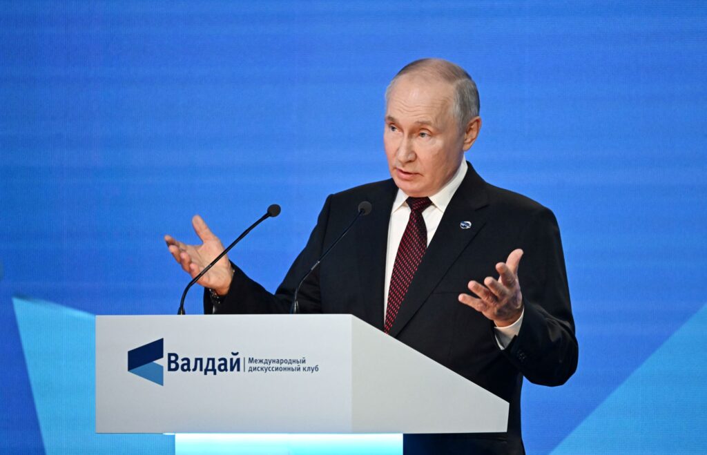 Rusko nerozpoutalo válku, cizí území nepotřebuje, tvrdil Putin