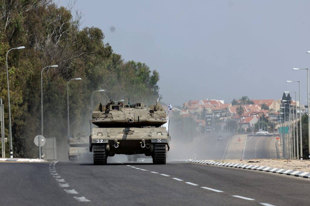 Izraelské tanky poblíž Sderotu v jižním Izraeli