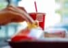 Burger King stále zůstává v Rusku i přes slib, že tamní podnikání pozastaví