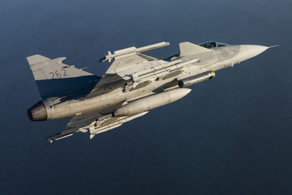 Letoun Gripen s raketou Meteor