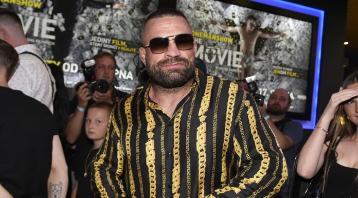 Bojovník MMA Karlos Vémola (38) čelí obvinění z týrání zvířat. Nedávno mu byla odebrána bílá tygřice Antonia Ramba, kterou se snažil získat zpět, ale kvůli chybějícím dokladům se mu to nepodařilo. Úřady nyní tvrdí, že Vémola mohl tygřici týrat.