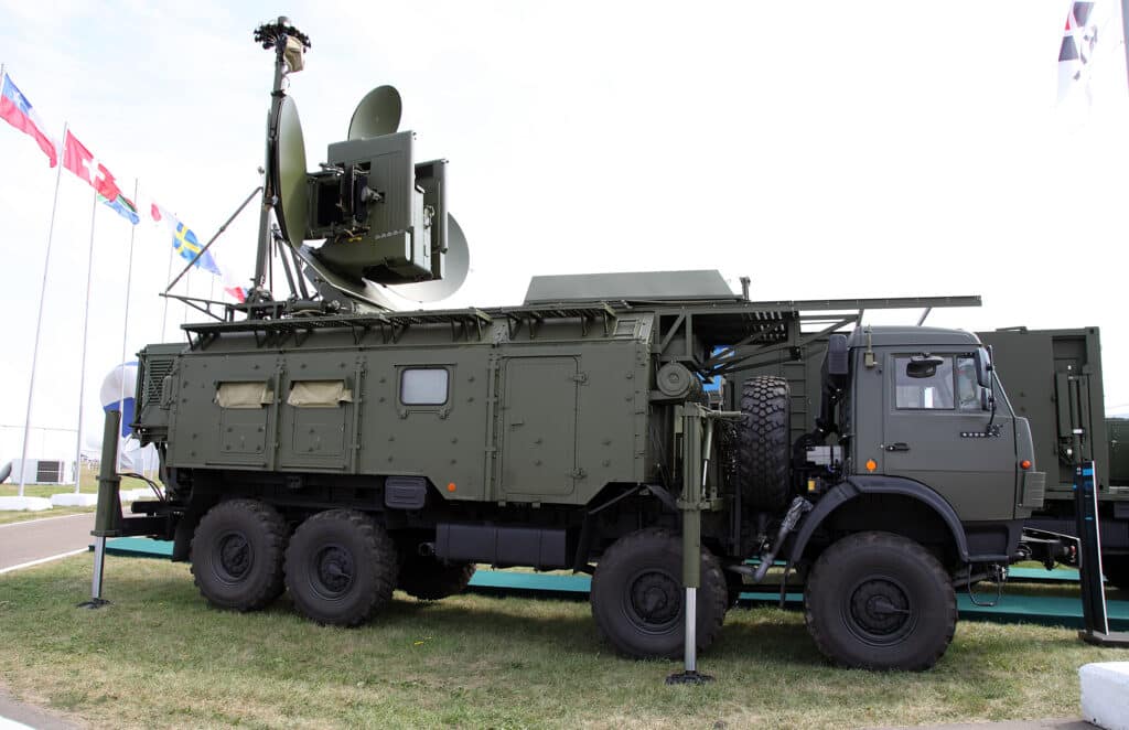 Ruský systém Krasucha-4 údajně umožňuje rušit signál špionážních satelitů, radiolokátorů a letounů včasného uvědomování
