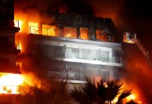 Bytový komplex ve Valencii pohltily plameny