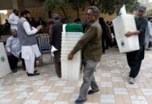 Exploze před úřady volebních kandidátů a stran v Pákistánu si vyžádaly 24 obětí