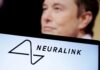 Neuralink Elona Muska ukazuje pacienta s mozkovým čipem, jak hraje online šachy
