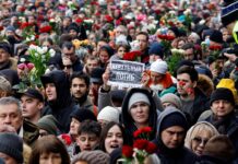 Rusové na pohřbu Navalného byli dojatí, ale ne odevzdaní, řekl český diplomat
