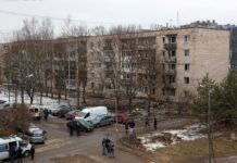 Pád dronu poškodil obytný dům v Petrohradě, tvrdí ruská státní média