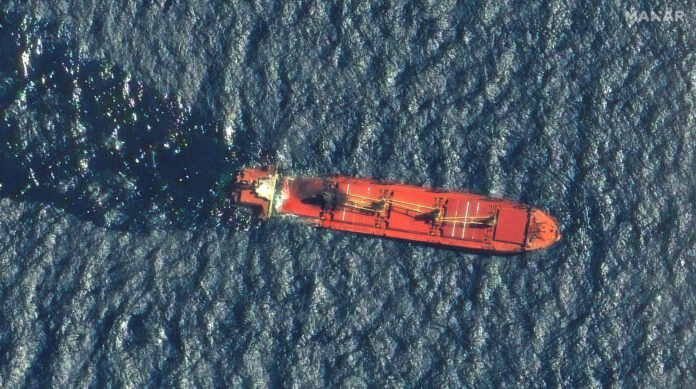 Britská loď se potopila po zásahu jemenských povstalců