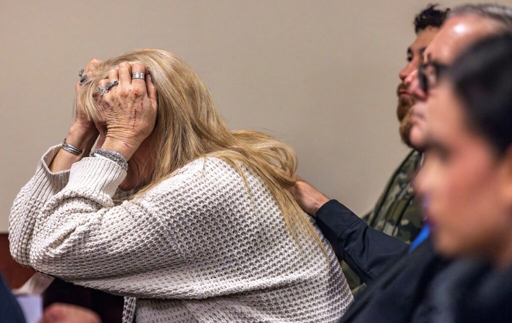Matka zbrojířky Stacy Reed poté, co si její dcera vyslechla rozsudek o vině