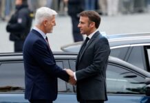 Macron s Pavlem uctili u Filozofické fakulty UK oběti prosincové střelby
