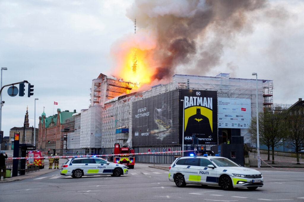 Kodaňská burza v plamenech