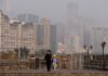 Téměř polovina čínských metropolí se propadá