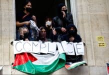 V areálu pařížské univerzity se setkaly propalestinské a proizraelské skupiny
