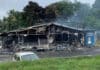 Hořící auta i domy. Nepokoje v Nové Kaledonii si vyžádaly tři oběti