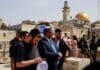 Izraelští politici kritizují Bidena za pozastavení dodávek munice