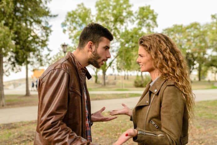Jak mluvit s ex? 5 pravidel, která vám ušetří drama