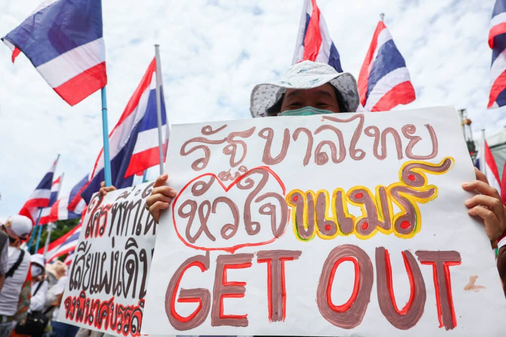 Tisíce lidí protestovaly v Bangkoku proti premiérce