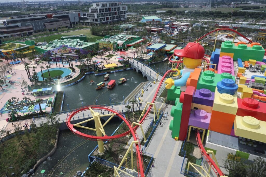 Největší Legoland na světě se rozprostírá na ploše 318 000 m2