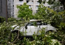 Policie při záplavách v Paříži pouštěla skladbu z Titaniku