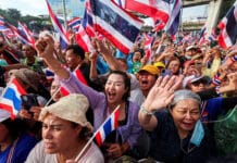 Tisíce lidí protestovaly v Bangkoku proti premiérce