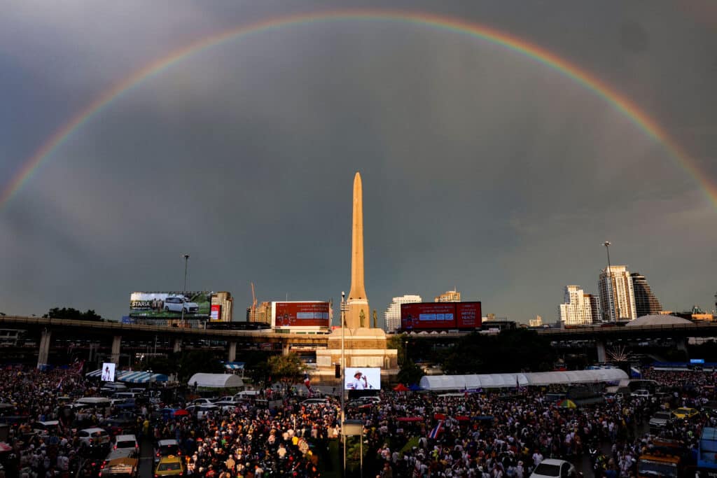 Tisíce lidí protestovaly v Bangkoku proti premiérce