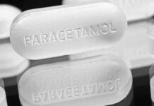 Vědci chtějí začít vyrábět analgetika z plastů, pomůžou jim bakterie