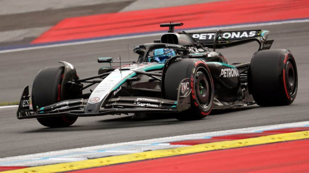Verstappen údajně kývl na Mercedes, přestup ale zatím brzdí vedení